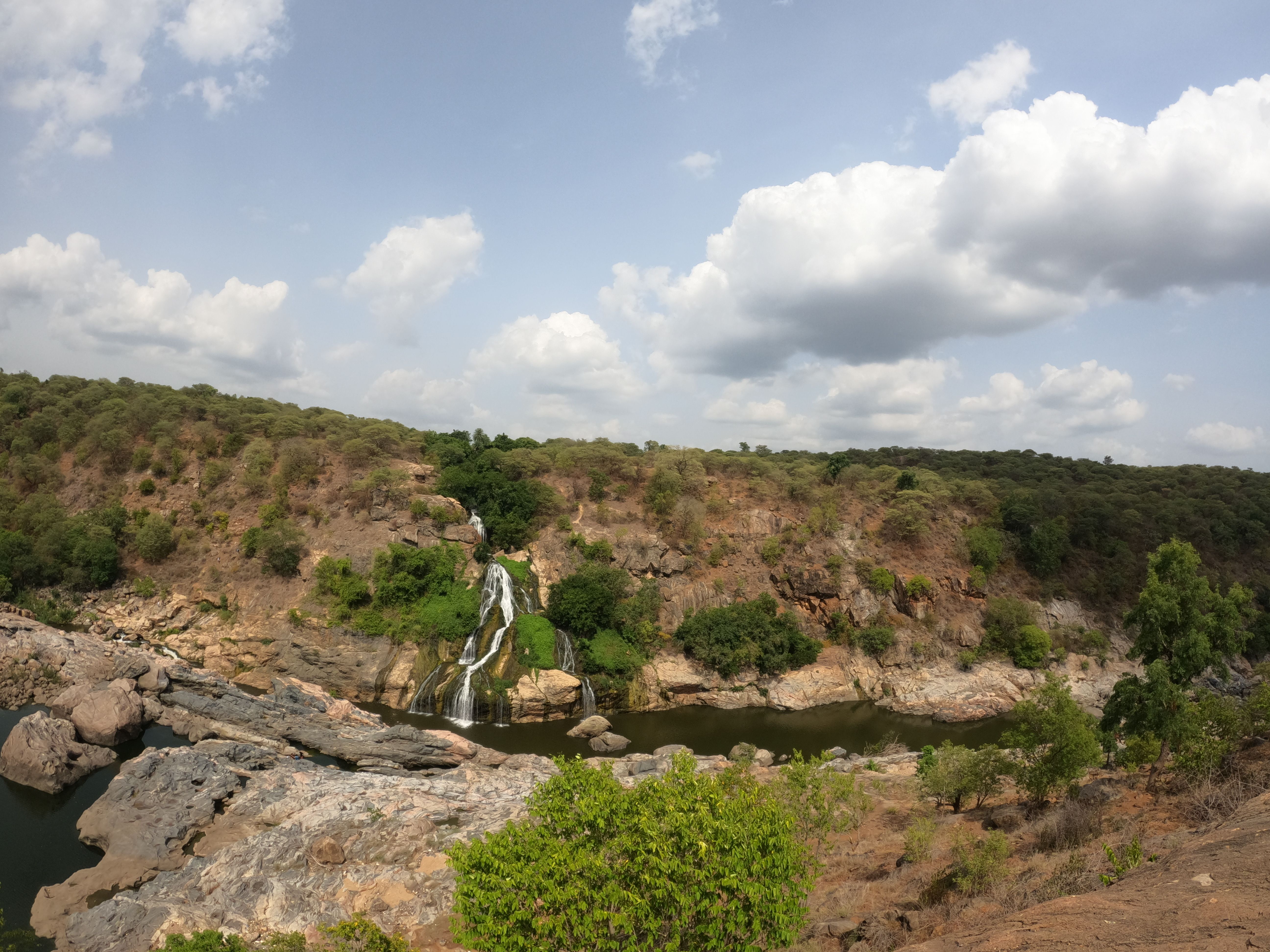 Beautiful panoramic view of Chunchi Falls surrounded by rocky cliffs in Karnataka, India.
