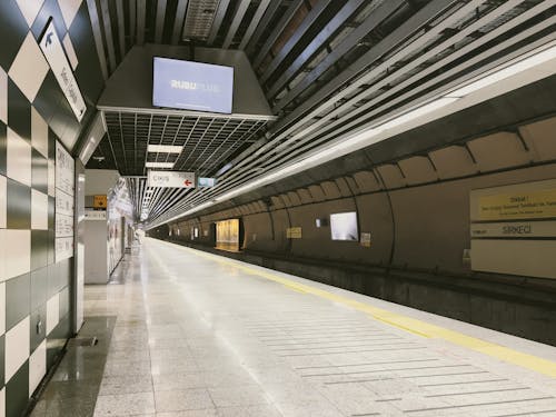 Kostenloses Stock Foto zu leer, metro, öffentliche verkehrsmittel