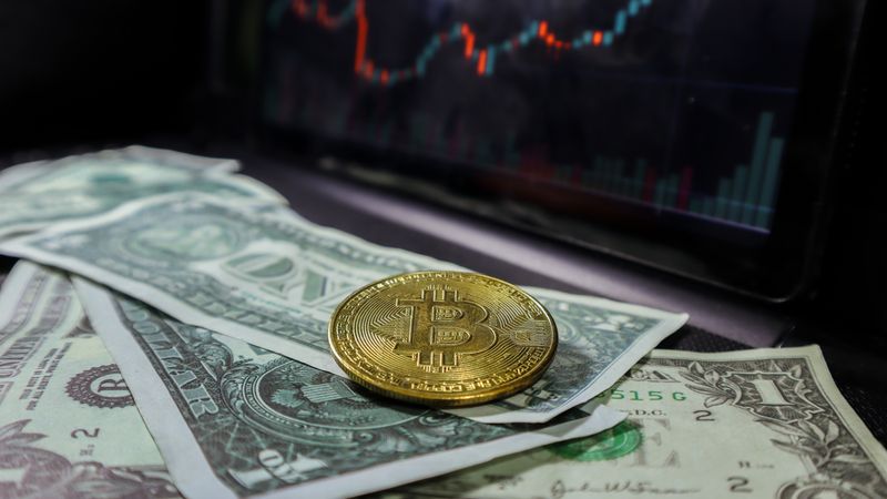 Altın fiyatlarında dolar ve faiz baskısı