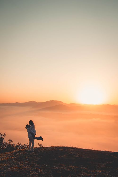Free Silhouette of a couple embracing on a hill during a São Paulo sunset, evoking romance and warmth. Stock Photo
