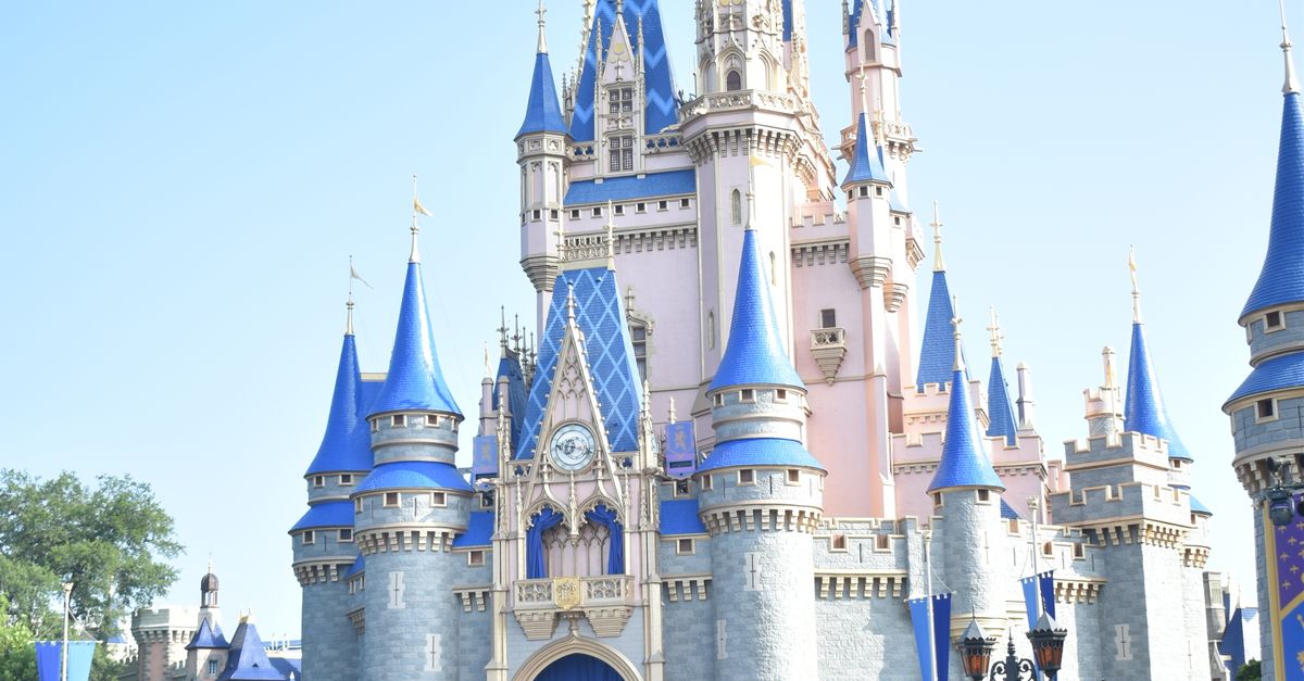 Disney y TikTok llegan a un acuerdo para que creadores hagan videos con sus famosos personajes Disney y TikTok llegan a un acuerdo para que creadores hagan videos con sus famosos personajes