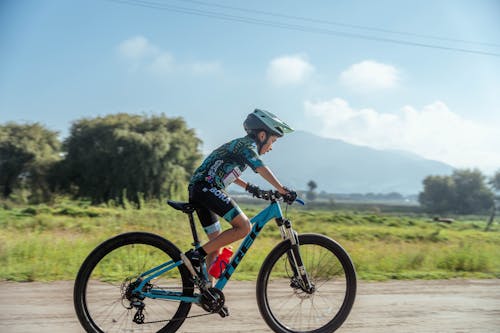 Fotobanka s bezplatnými fotkami na tému bicykel, bicyklovanie, chlapec