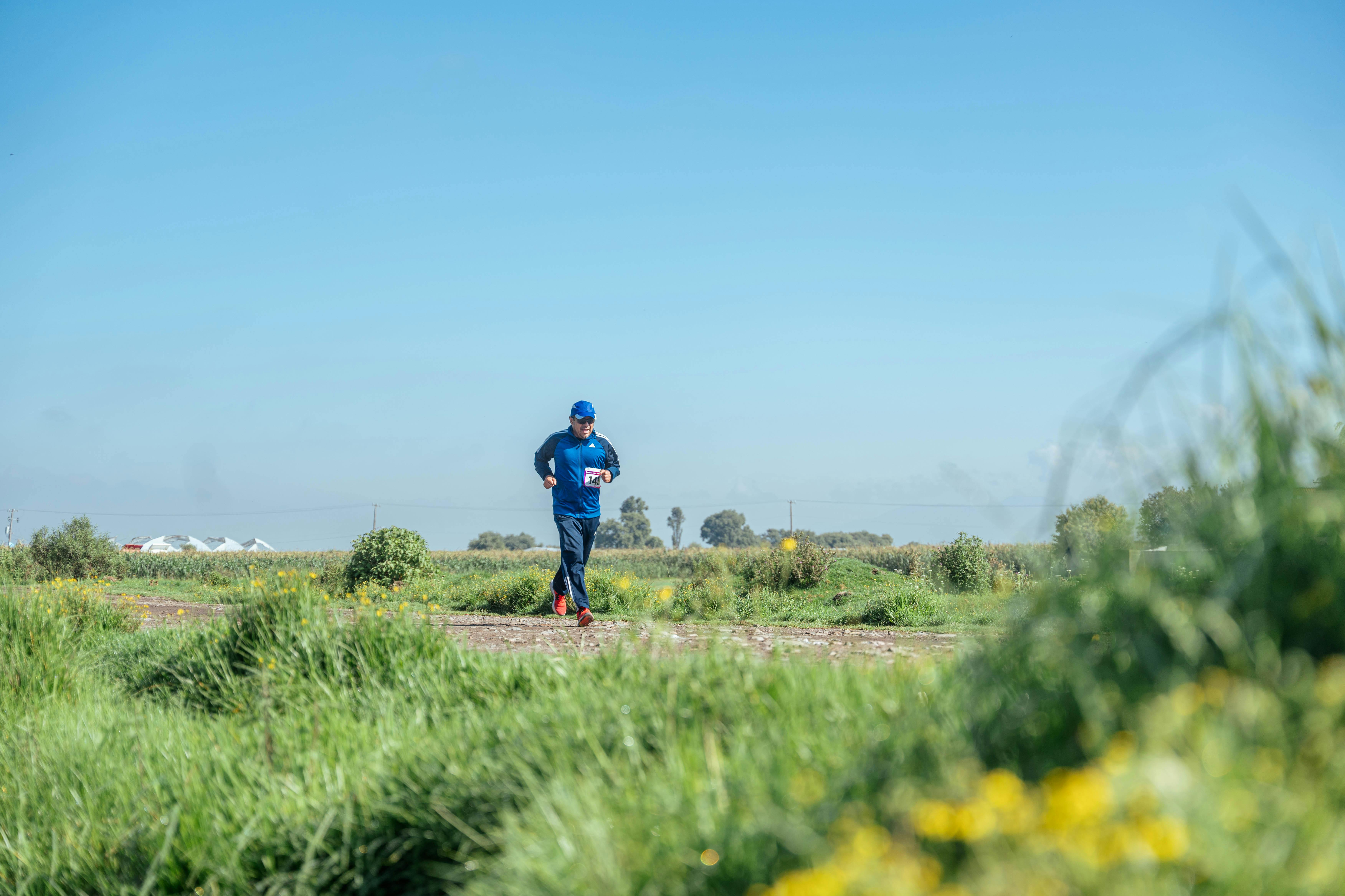 runner filming himself with phone mounted on tripod, slow motion review
