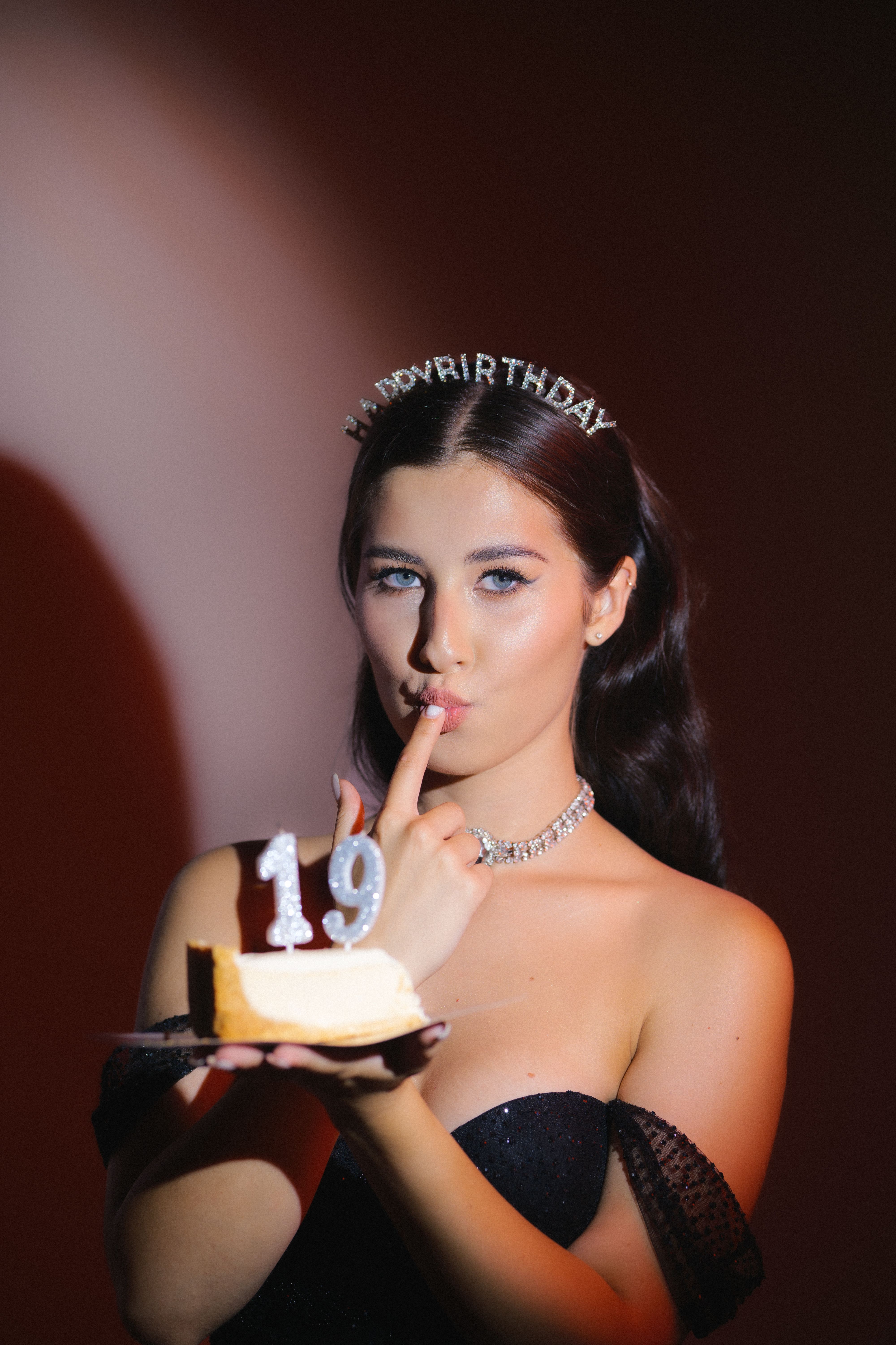 Crown silhouette photos download the best free crown silhouette stock