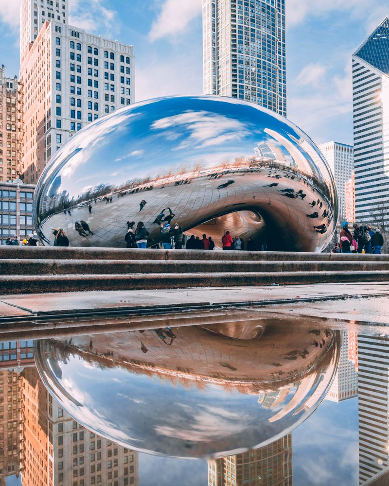 Cloud Gate sculpture reflecting the Chicago skyline