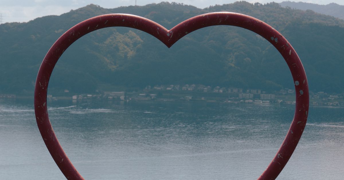 A Heart-Shaped Loop · Free Stock Photo