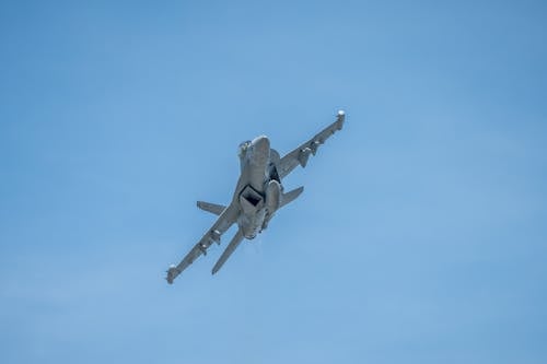 Foto profissional grátis de aeronave, céu limpo, combatente
