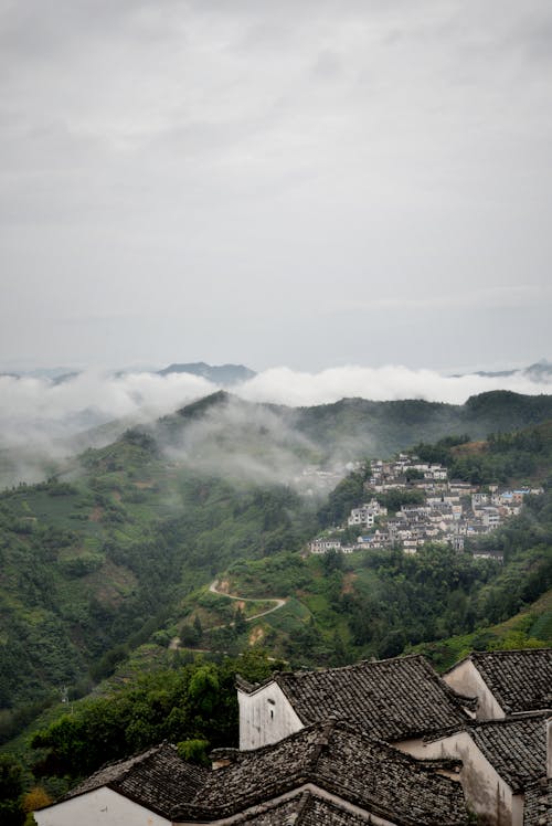 Gratis stockfoto met bergen, bergketen, daken