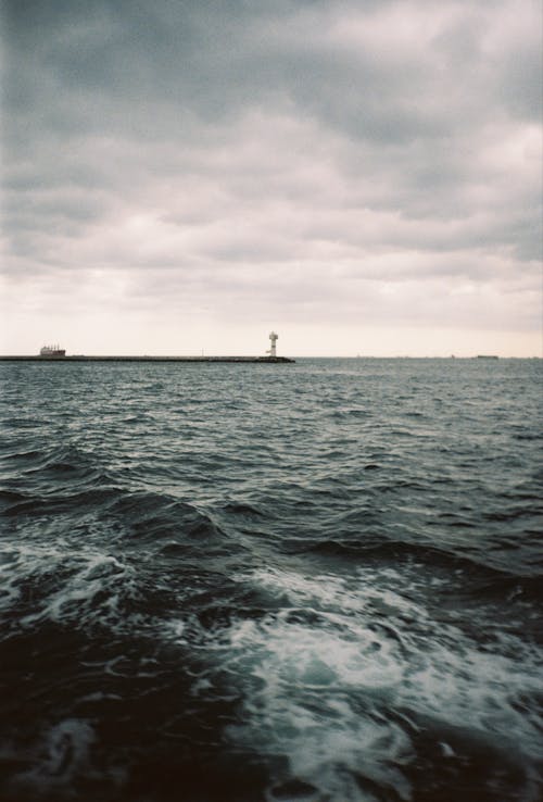 Foto profissional grátis de dique, horizonte, mar tempestuoso
