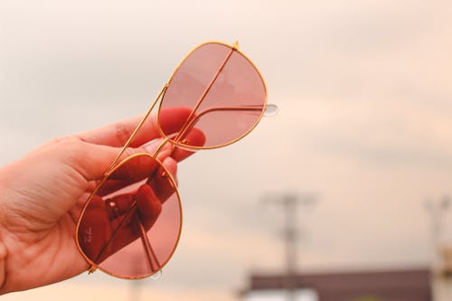 Foto d'estoc gratuïta de mà, matisos, ray ban