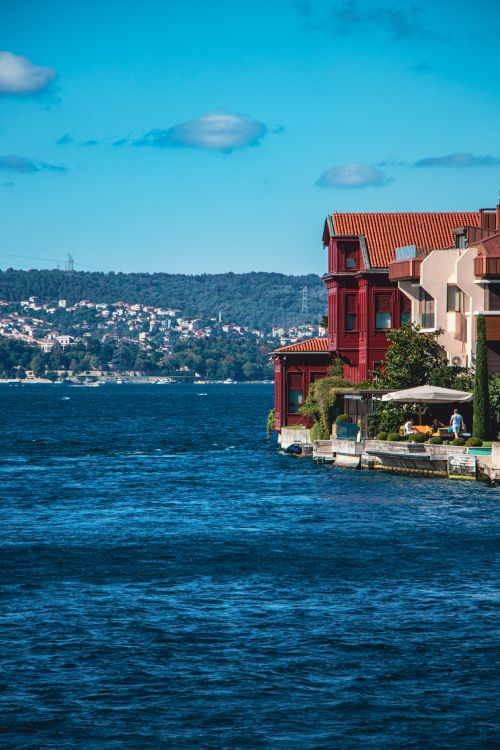 Free Picturesque coastal houses by the sea, featuring vibrant architecture against a serene waterfront backdrop. Stock Photo