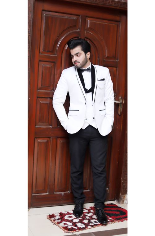 Free Poseing groom 2022  Stock Photo