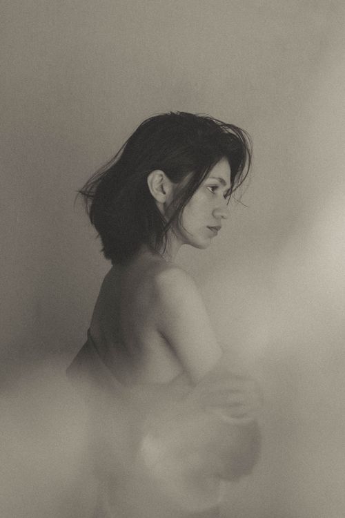 Free Black and white portrait of a woman with black hair in Aracati, Brazil. Stock Photo