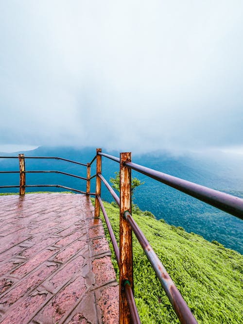 Foto profissional grátis de acidentes e desastres, área de montanha, azul-celeste