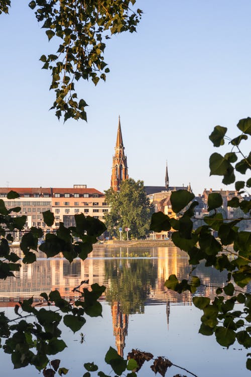 Ilmainen kuvapankkikuva tunnisteilla joki, katedraali, osijek