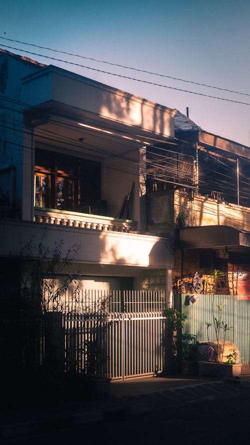 Foto profissional grátis de abandonado, acostamento, ao ar livre