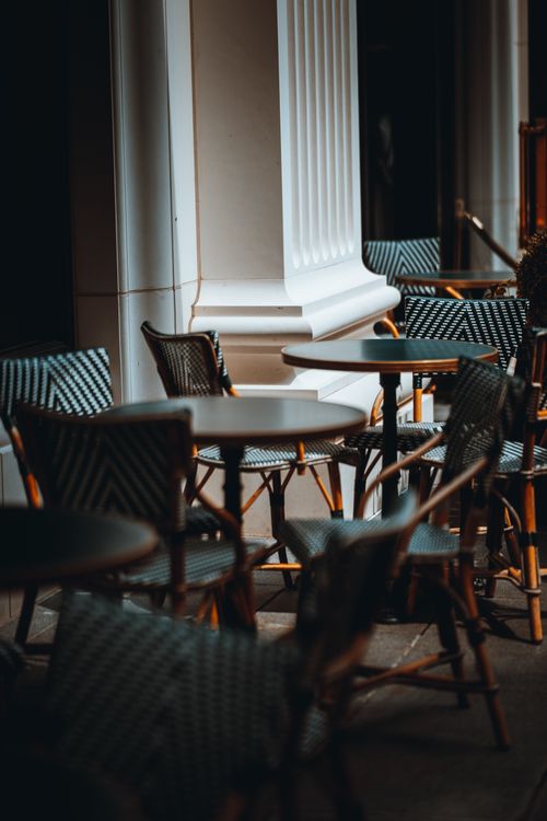 Free A cozy outdoor café in Tokyo with stylish chairs and tables under soft lighting. Stock Photo
