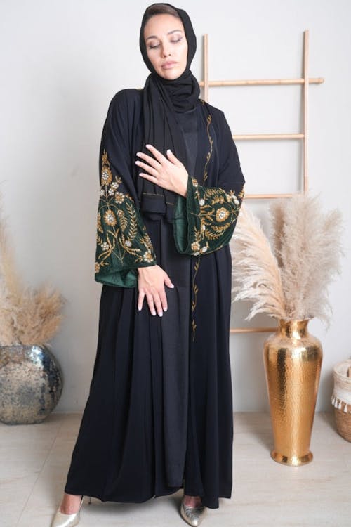 Sabahat Al-Mawaddah Abaya By Qalanjos Fashions