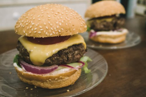 Fotobanka s bezplatnými fotkami na tému burger, cheeseburger, chlieb