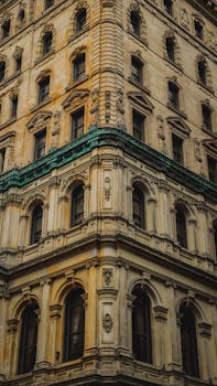 Elegant corner of a historic urban building showcasing classic architecture and intricate facade design.