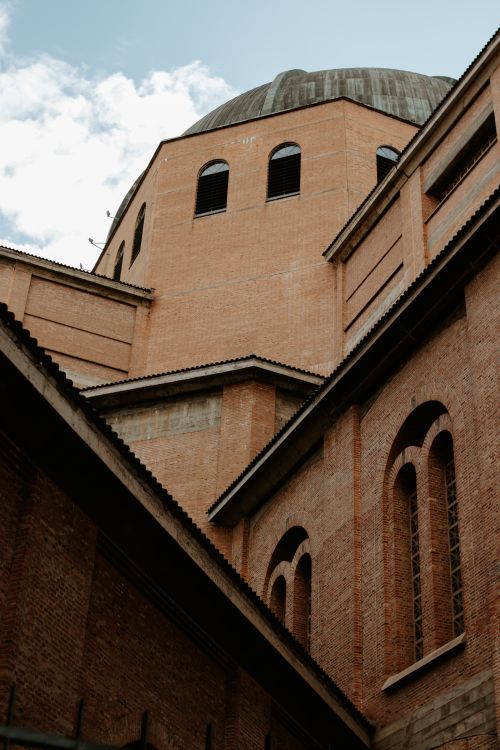 Free Low-angle view of the Aparecida Basilica dome in São Paulo, Brazil, under a blue sky. Stock Photo