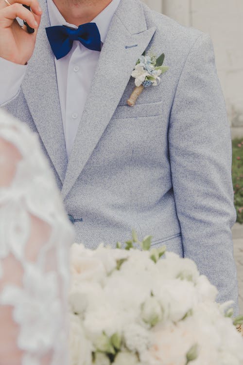 결혼 사진, 꽃, 나비 넥타이의 무료 스톡 사진
