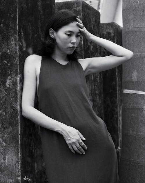 Gratis lagerfoto af asiatisk kvinde, håndhævet, kjole