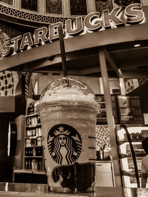 Free Starbucks Stall Grayscale Photo Stock Photo