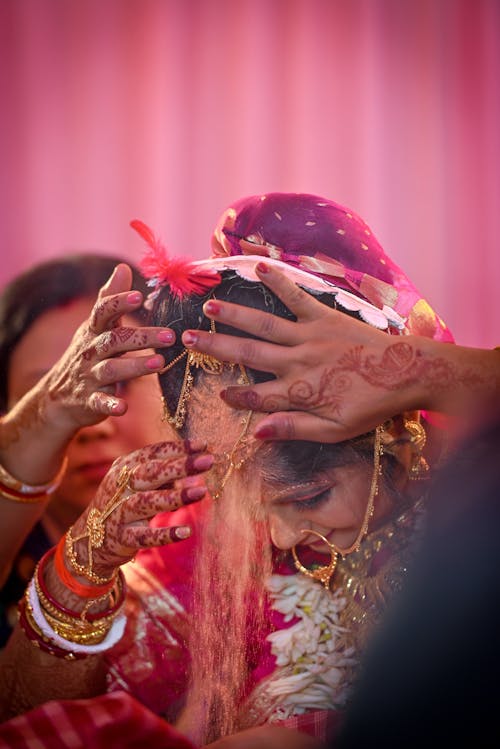 Darmowe zdjęcie z galerii z fotografia ślubna, hinduska, kobieta
