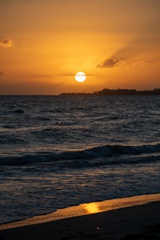 Plaza o zachodzie slonca w Monastir