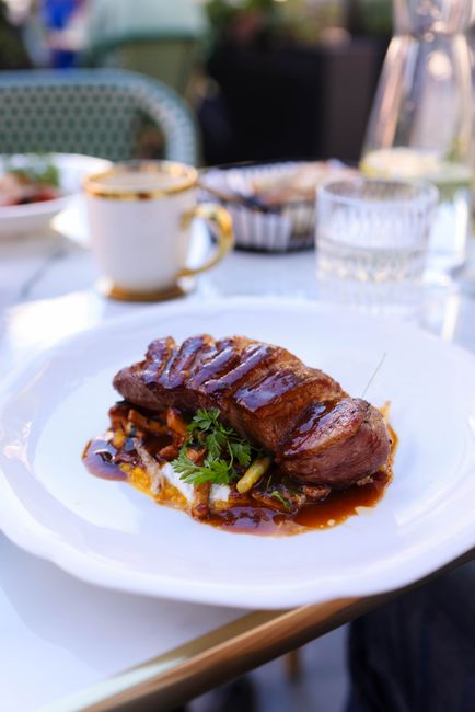 steak with balsamic glaze plate