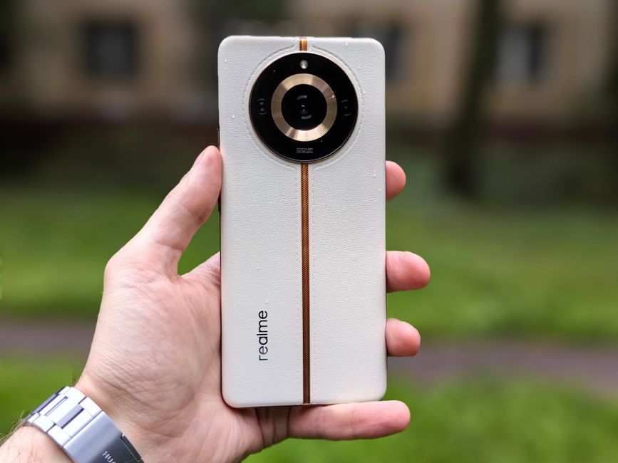 smartphone telephoto lens, modern mobile camera, futuristic smartphone