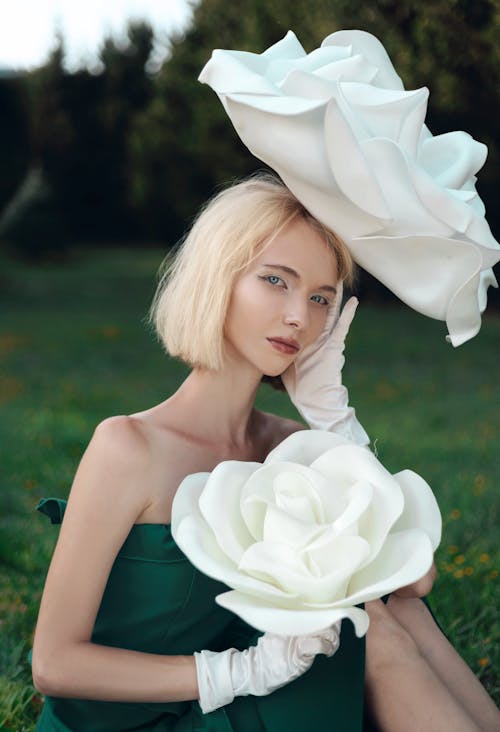 Fotos de stock gratuitas de blanco, cabello corto, flor