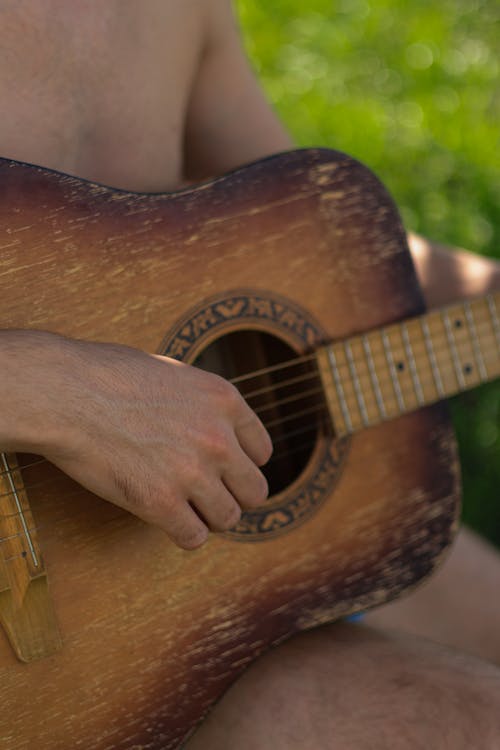 Foto d'estoc gratuïta de guitarra, instrument, jugant