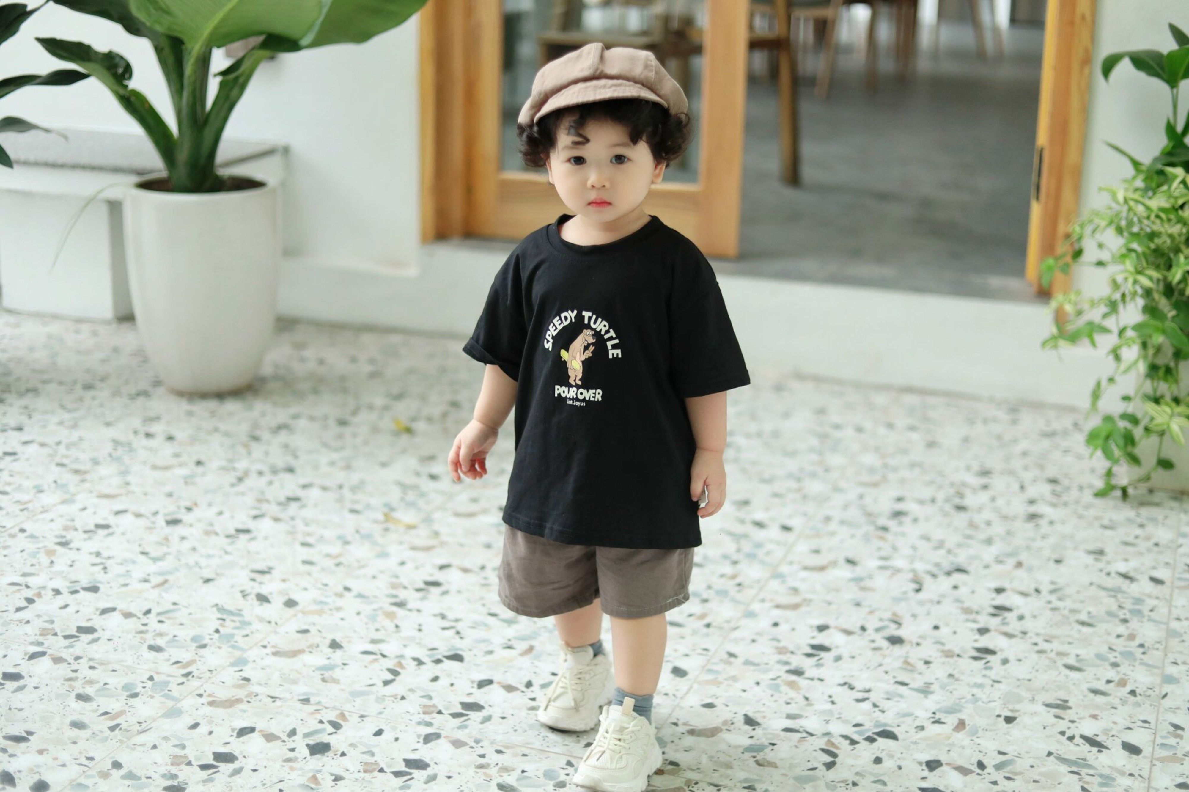 # 실내, 곱슬머리, 귀여운의 무료 스톡 사진