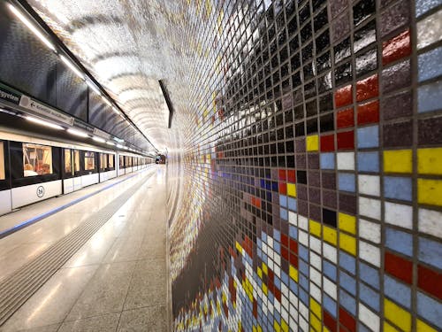 Безкоштовне стокове фото на тему «coloful, Будапешт, метро»