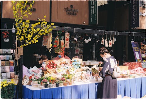 Foto profissional grátis de bazar, compras, de pé