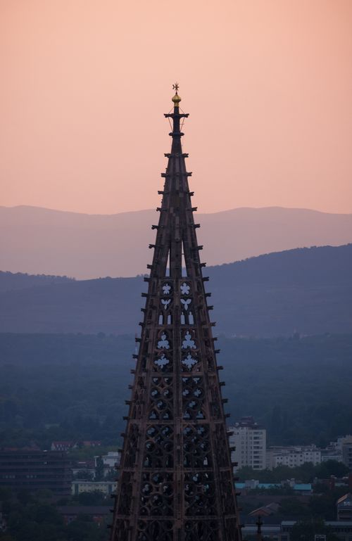 Free Capture of the iconic Freiburg Minster spire at dusk, with scenic background. Stock Photo