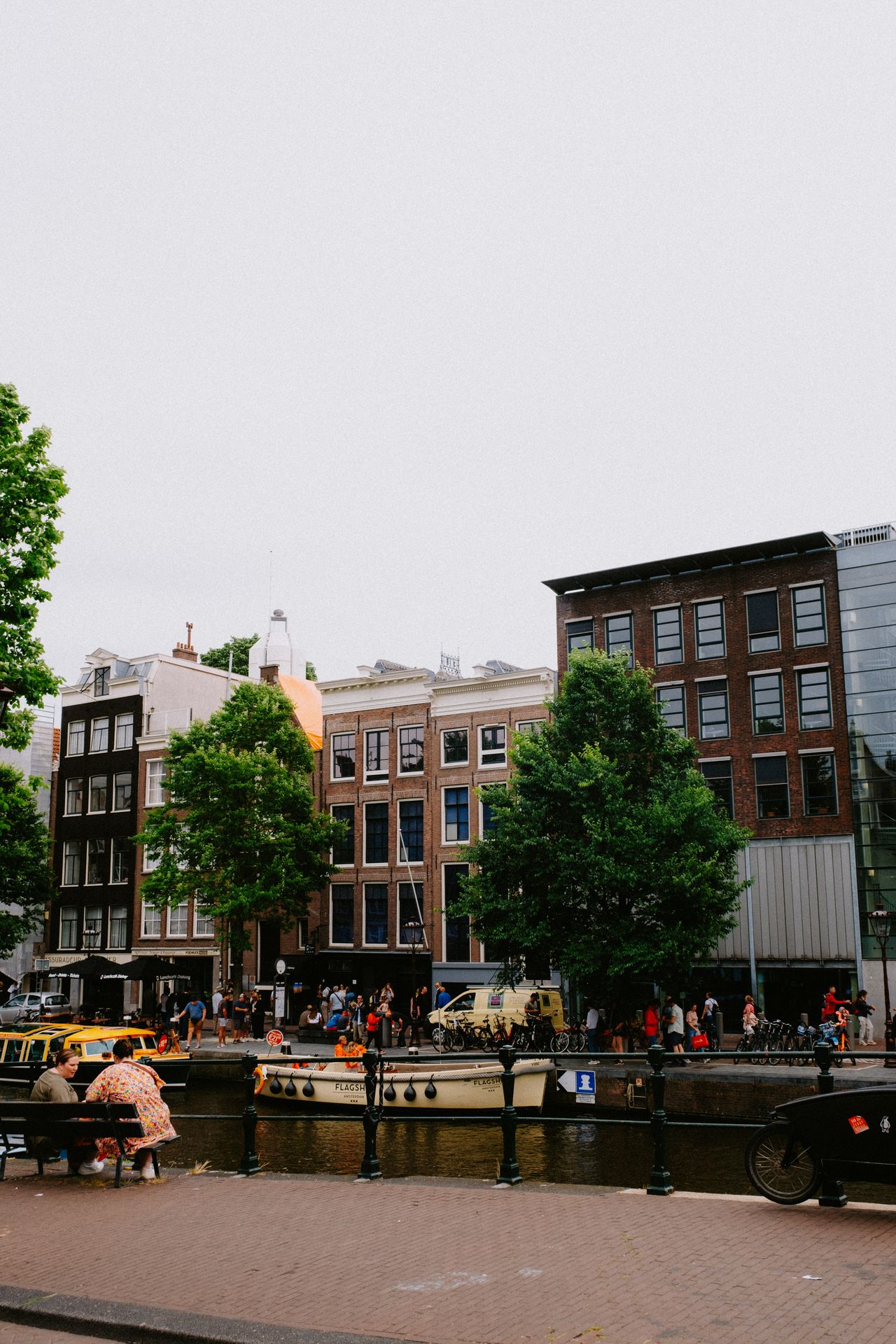façades traditionnelles canal Amsterdam Pays-Bas