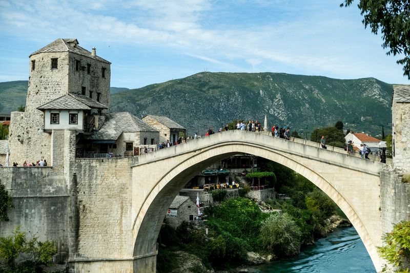 Stari most u Mostaru, turistička atrakcija u Bosni i Hercegovini