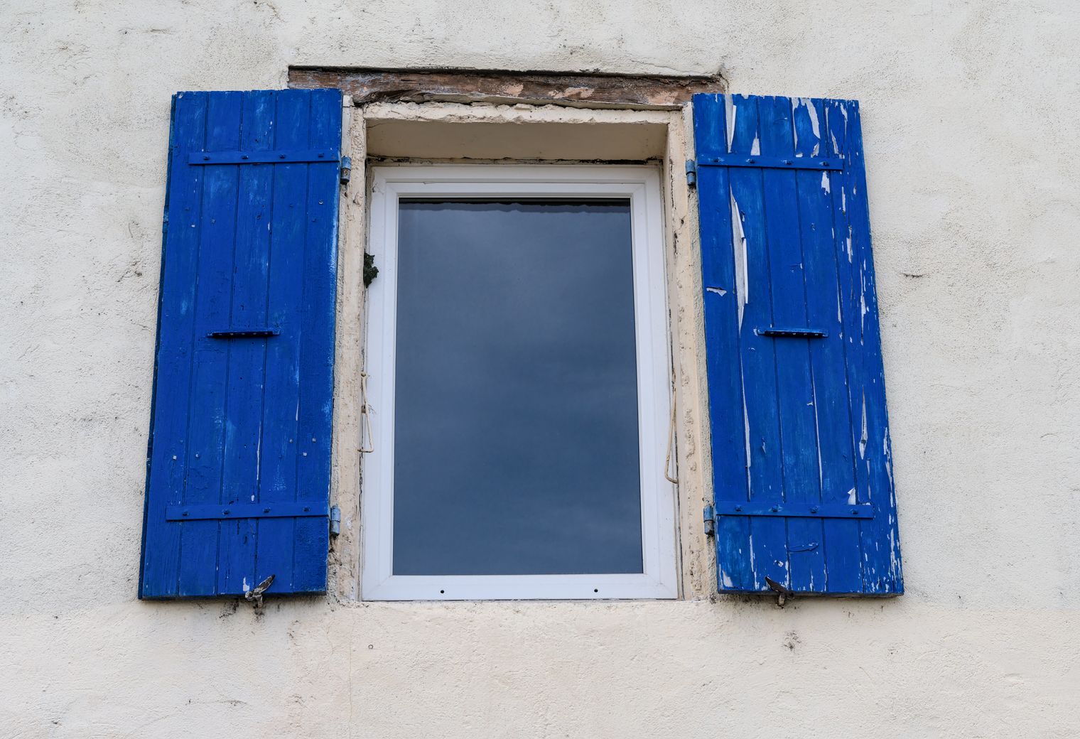 uPVC Spraying in Sipson — clean edges cut in around trim and sockets