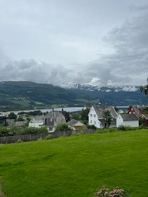 Бесплатное стоковое фото с вертикальный выстрел, горы, деревни