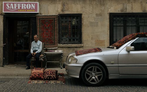 Free Carper Vendor Sitting on Street Stock Photo