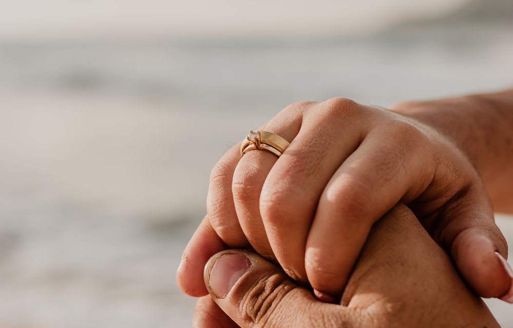 Online dating: starting a conversation on a niche platform