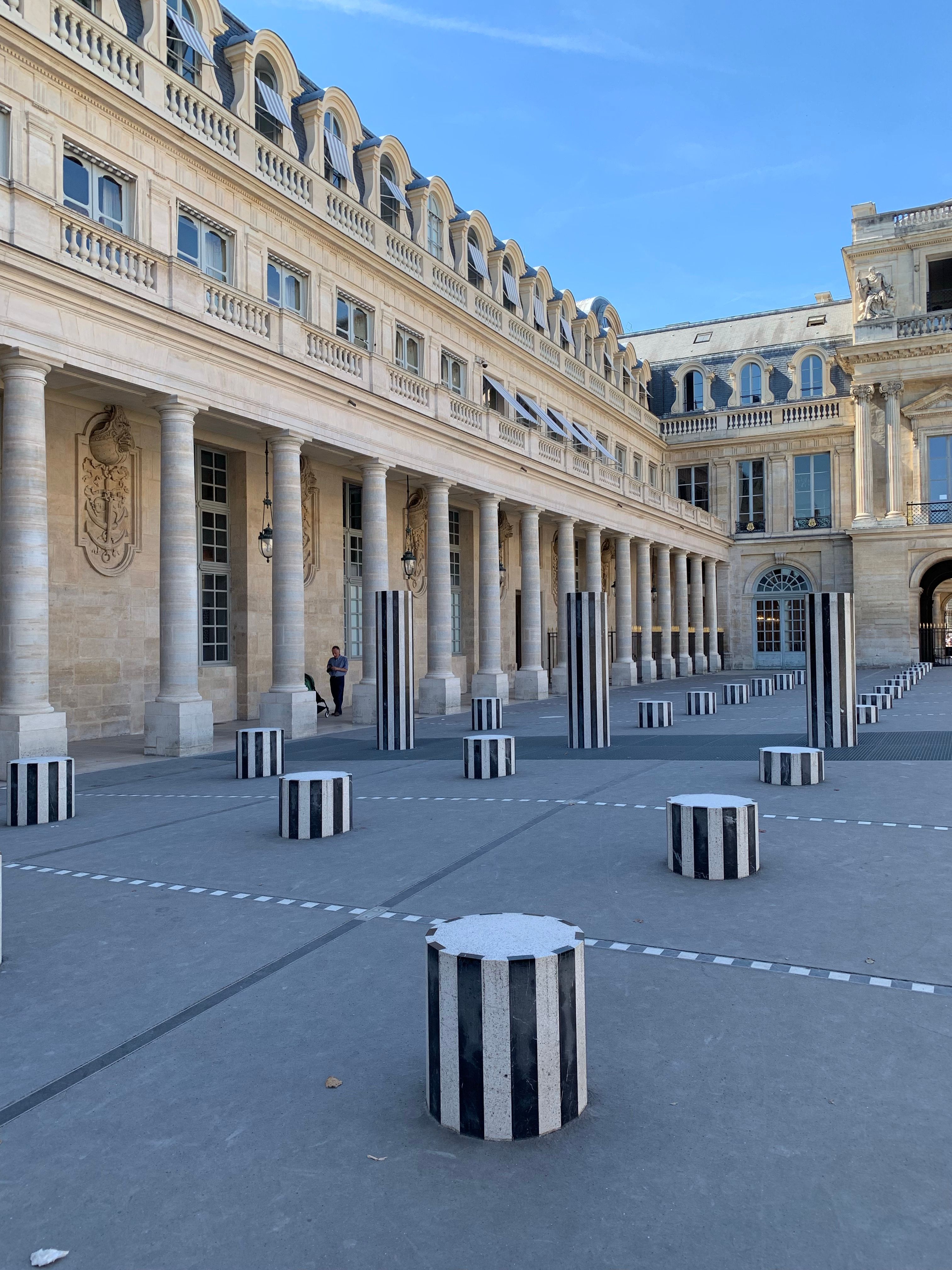 Colonnes de Buren au Palais Royal, shooting mode Paris