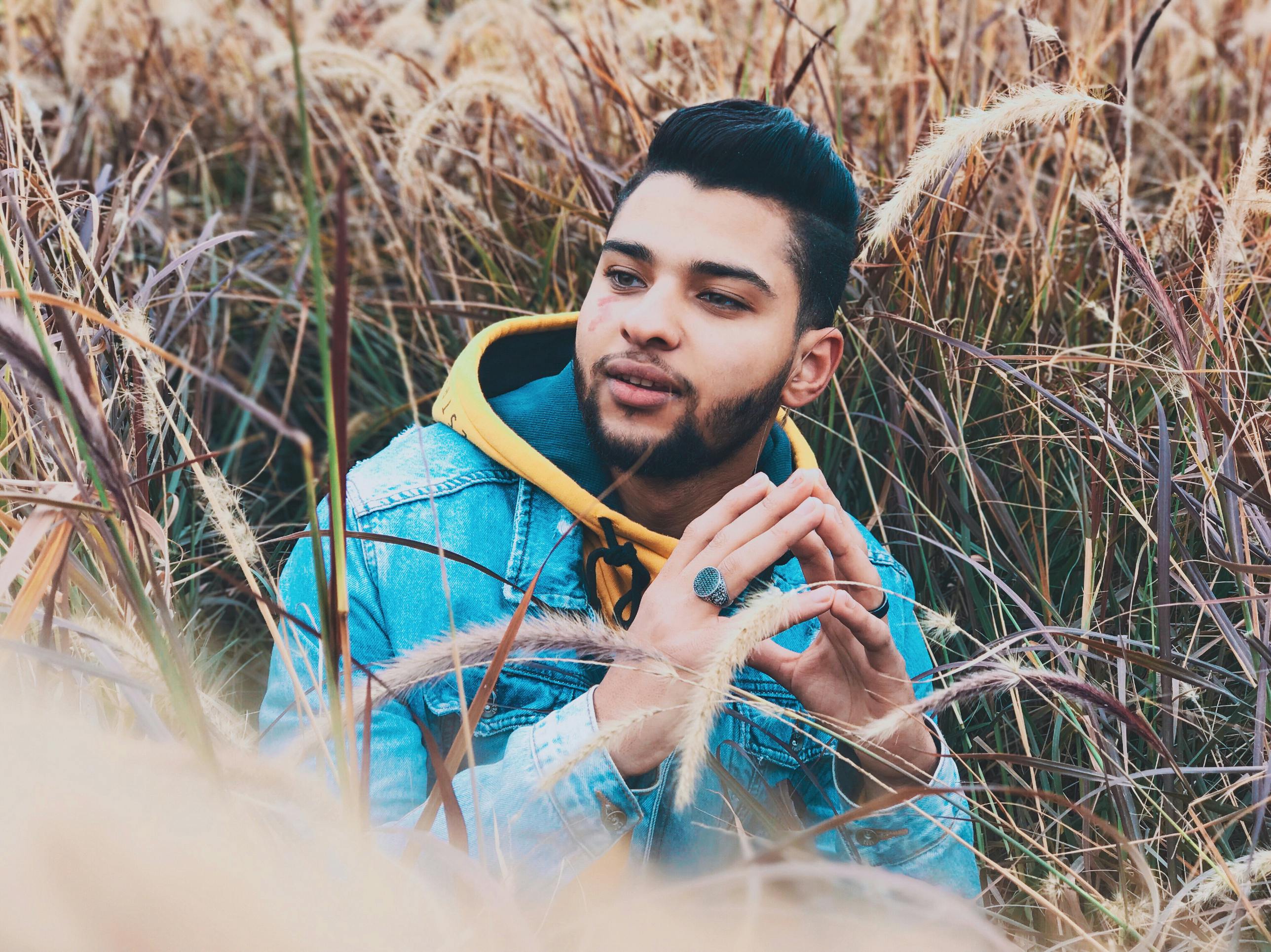 Man Wearing Gray Crew-neck Shirt · Free Stock Photo