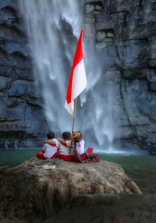 A Children waving the red and white flag 