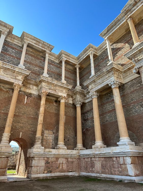 Columns in Ancient Ruins · Free Stock Photo
