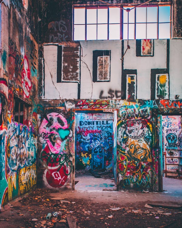 ảnh Về Tòa Nhà Bị Bỏ Hoang Với Graffiti