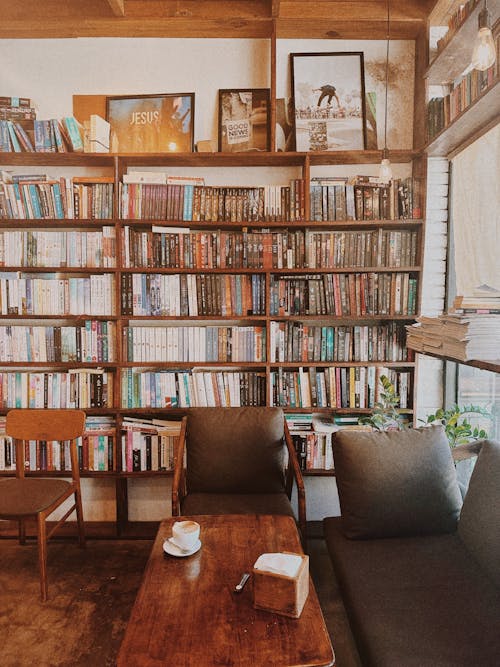 Foto profissional grátis de biblioteca, café, cômodo
